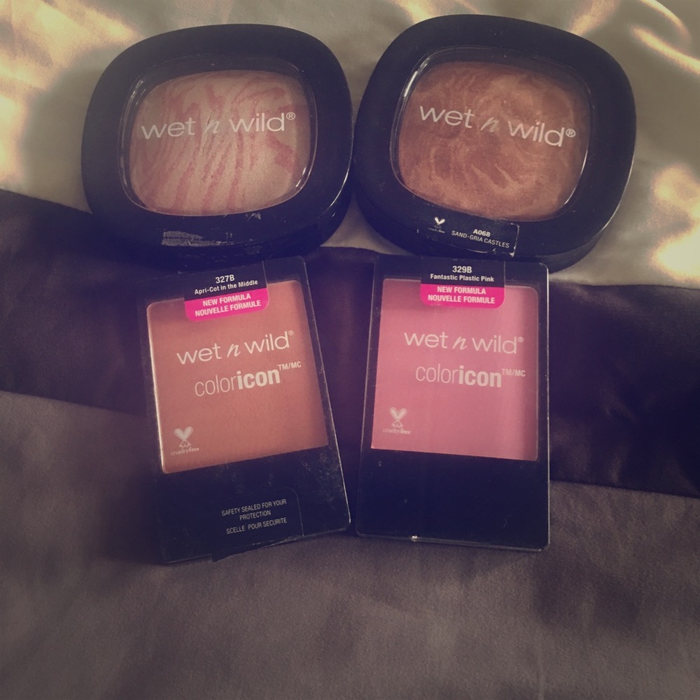Wet n Wild blush and highlighter bundle